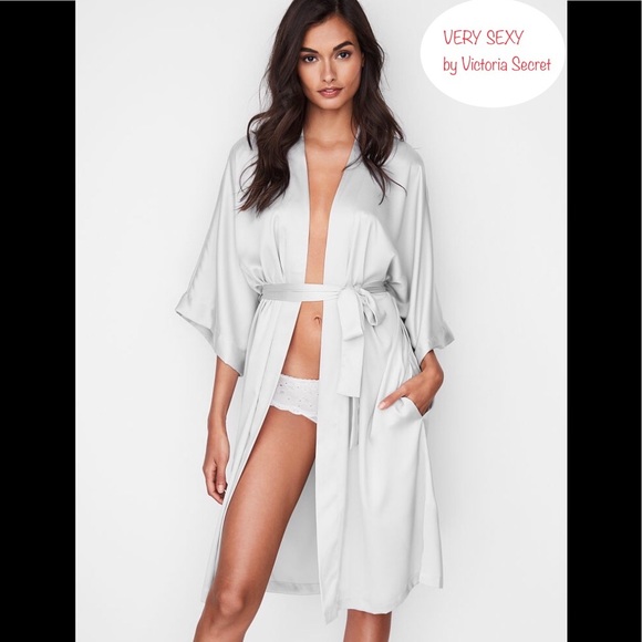 ❤️VALENTINE’S DAY! 🎁 BRAND NEW! VERY SEXY Satin Kimono in Coconut White - Picture 5 of 5
